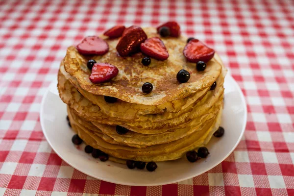 Panqueques Finos Con Corteza Crujiente Maslenitsa Panqueques Para Desayuno Carnaval — Foto de Stock