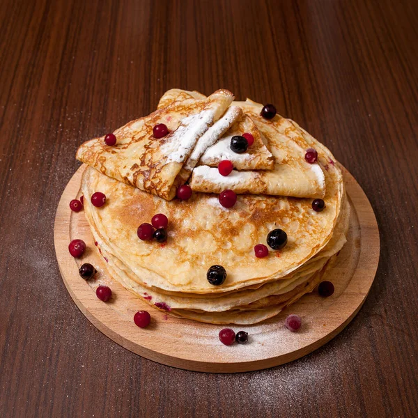 팬케이크에 껍질을 Maslenitsa 입니다 식사와 카니발을 팬케이크 — 스톡 사진