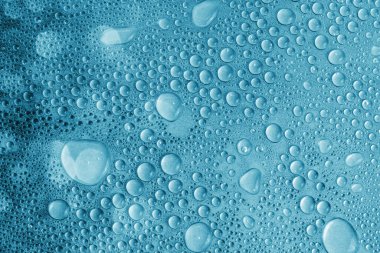 Renk dokusunda şeffaf damlalar