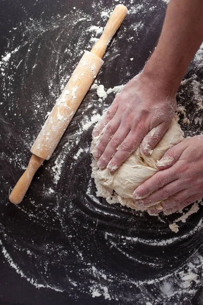 Έννοια Φαγητού Φρέσκια Αυθεντική Ιταλική Ωμή Πίτσα Προετοιμασία Παραδοσιακό Στυλ — Φωτογραφία Αρχείου