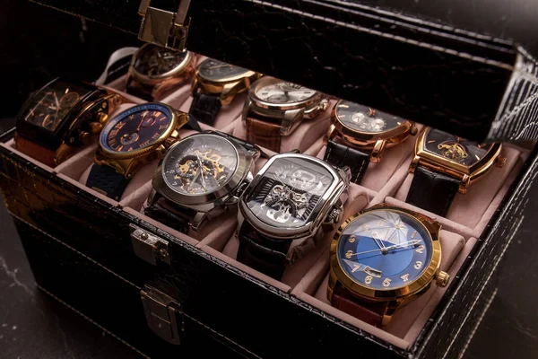 Almacenamiento Caja Cuero Negro Con Colección Relojes Pulsera Los Hombres — Foto de Stock