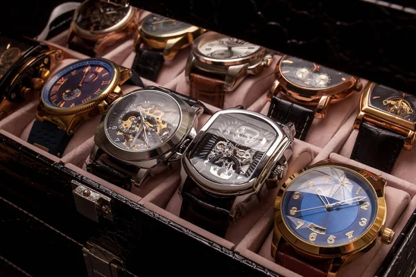Caixa Couro Preto Armazenamento Com Coleção Homens Relógios Pulso — Fotografia de Stock