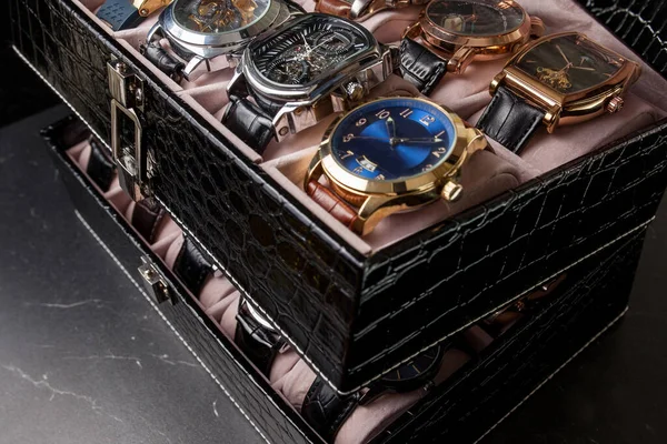 Boîte Rangement Cuir Noir Avec Collection Montres Bracelets Pour Hommes — Photo