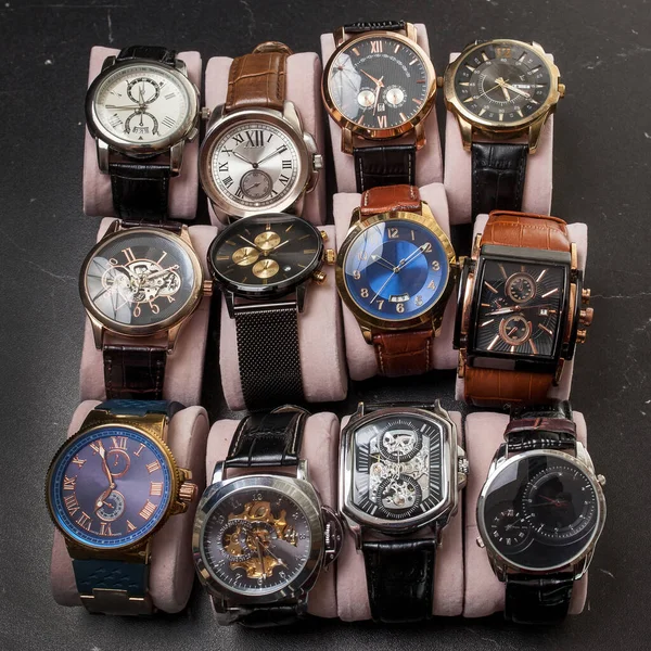 Custodia Scatola Cuoio Nero Con Collezione Orologi Polso Uomo — Foto Stock