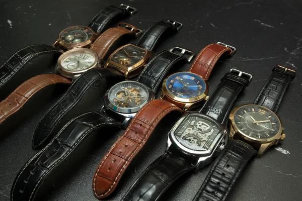 Collection Montres Bracelets Pour Hommes Fond Sombre — Photo