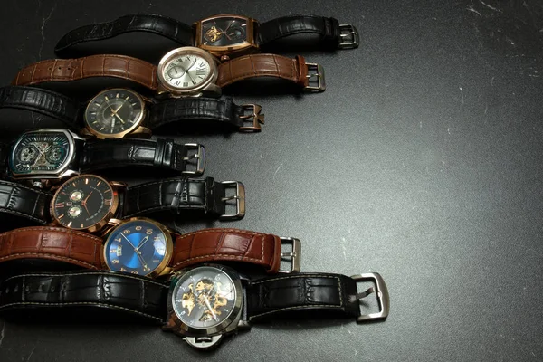 Colección Relojes Pulsera Los Hombres Fondo Oscuro —  Fotos de Stock