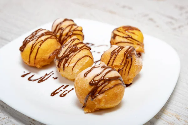 Невеликі Десертні Пончики Шоколадною Глазур — стокове фото