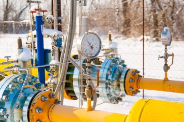 Basınç göstergesi gaz boru monte edilir