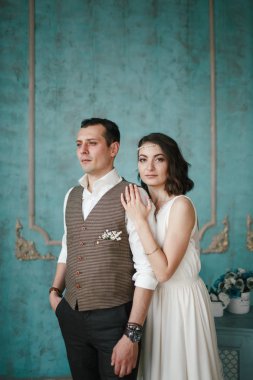 Gelin ve damat stüdyoda.