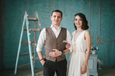 Gelin ve damat stüdyoda.