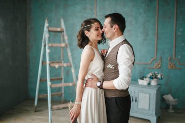 Gelin ve damat stüdyoda.