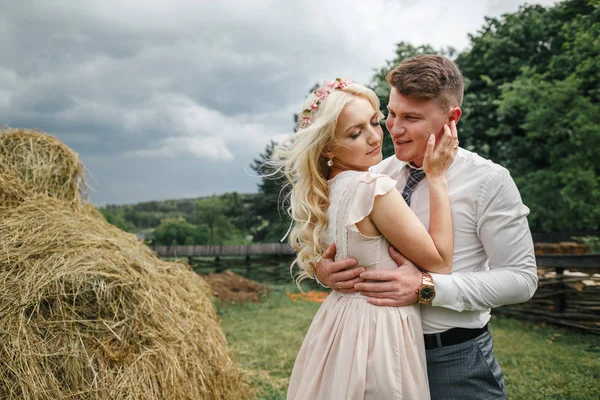 Groom with the bride — Stock Photo, Image