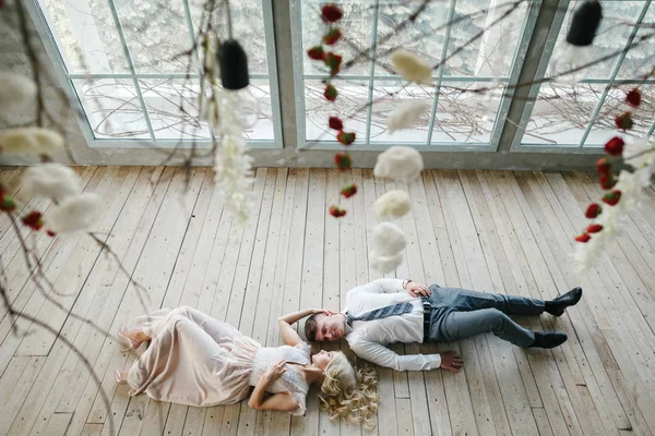 Groom with the bride — Stock Photo, Image