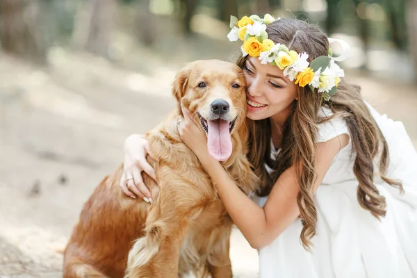 Bride with a dog in the park — Stock Photo, Image