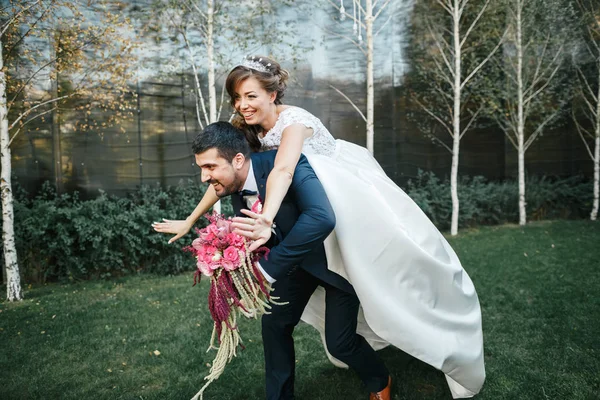 Bride and groom — Stock Photo, Image