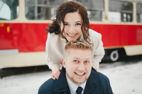 Groom and bride on a winter walk — Stock Photo, Image