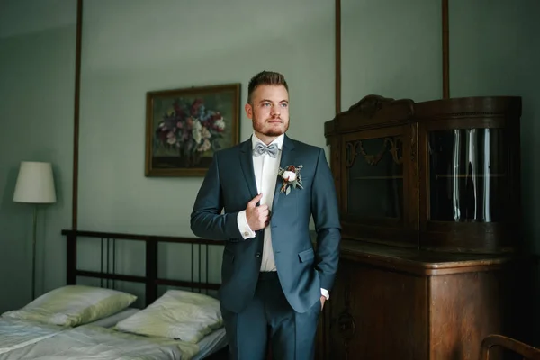 portrait of the groom in the room