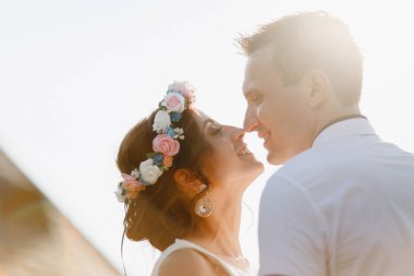 Yürüyüşe gelinle damat