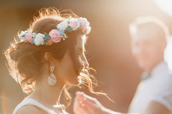 Yürüyüşe gelinle damat