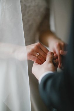 Yürüyüşe gelinle damat