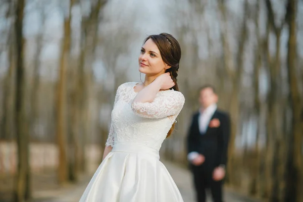 Yürüyüşe gelinle damat