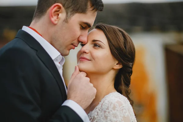 Yürüyüşe gelinle damat