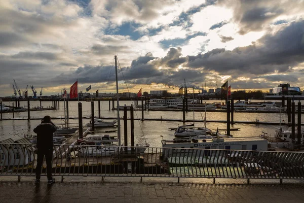 HAMBURG BAUMWALL ELBE