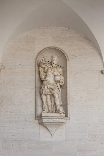 Монтекассино Абби: статуи Папы Римского — стоковое фото
