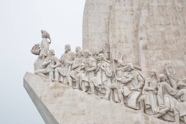 Lisbon, Portekiz - 8 Aralık 2017 - Padrao Descobrimentos (keşifler Anıtı) yer alır bir anıt Tagus Nehri Haliç kıyısında