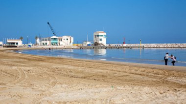 Rodi Garganico (Puglia, İtalya) - bahar zaman Beach'de