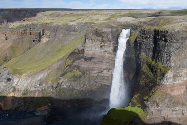 Hermosa vista de la cascada Haifoss - Islandia — Foto de Stock