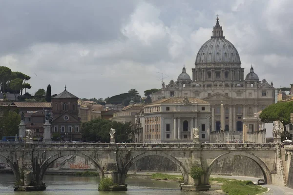 Προβολή ημέρας στο καθεδρικό ναό του Αγίου Πέτρου στη Ρώμη, Ιταλία — Φωτογραφία Αρχείου