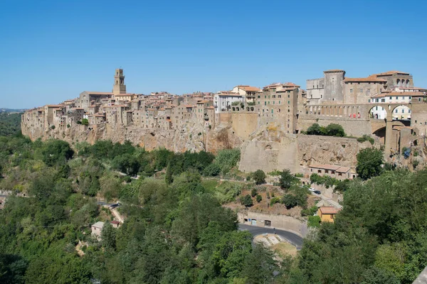Middeleeuwse stad van Pitigliano in zomer, Toscane, Italië — Stockfoto