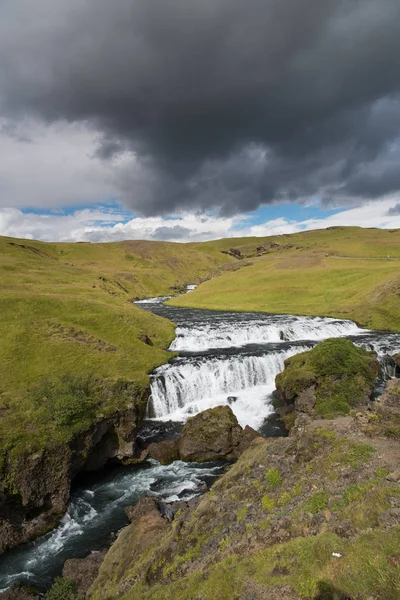 Βουνά και ποτάμια στην Ισλανδία — Φωτογραφία Αρχείου