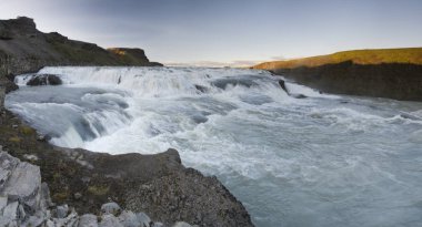 güçlü şelaleler İzlanda'daki Gulfoss