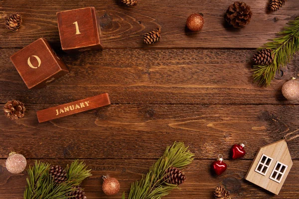 Modello Capodanno Calendario Legno Palle Rami Abete Rosso Coni Sfondo — Foto Stock
