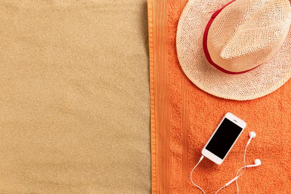 Hermoso Fondo Playa Vacaciones Verano Con Sombrero Paja Teléfono Inteligente — Foto de Stock