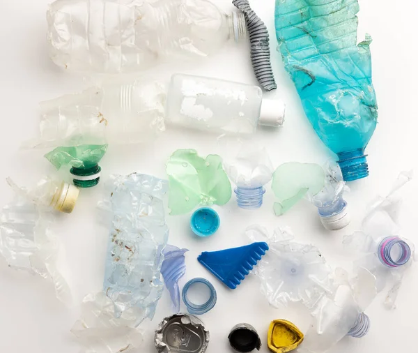 Экологическая Катастрофа Загрязнение Мирового Океана Используется Пластик Изолирован Белом Фоне — стоковое фото