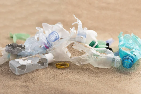 Σκουπίδια Που Συλλέγονται Στην Παραλία — Φωτογραφία Αρχείου