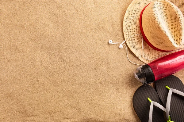 Hermoso Fondo Playa Vacaciones Verano Con Sombrero Paja Auriculares Sobre — Foto de Stock