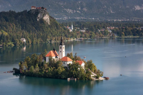 Утренний Вид Знаменитое Озеро Блед Маленький Остров Церковью Словении — стоковое фото