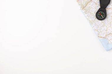 Düz yatay seyahat haritası ve beyaz arkaplandaki hesaplar. seyahat kavramı. 