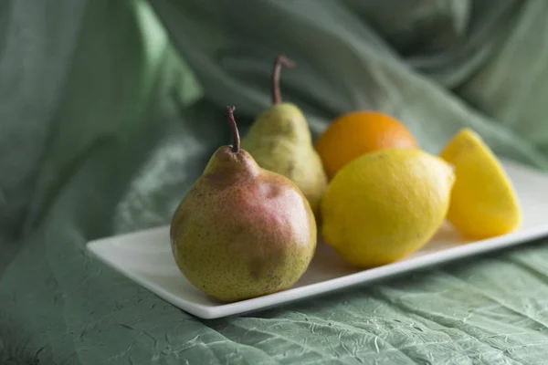 Peras y otras frutas — Foto de Stock