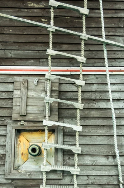 Веревочная лестница — стоковое фото