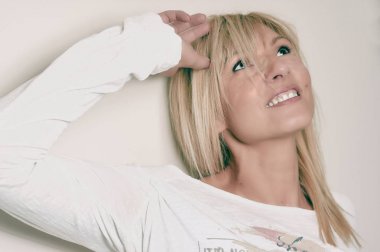 Olgun sarışın kadın - Slav dilleri