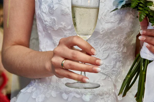 Bride and glass — Stock Photo, Image