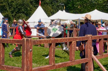 Ortaçağ şövalyelerinin turnuvası.