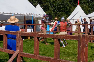 Ortaçağ şövalyelerinin turnuvası.