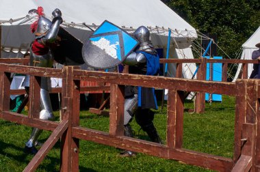 Ortaçağ şövalyelerinin turnuvası.