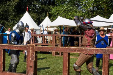 Ortaçağ şövalyelerinin turnuvası.